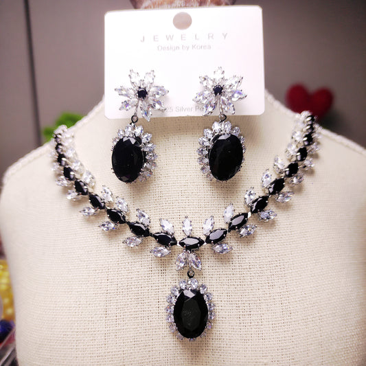 Black Necklace+Earing