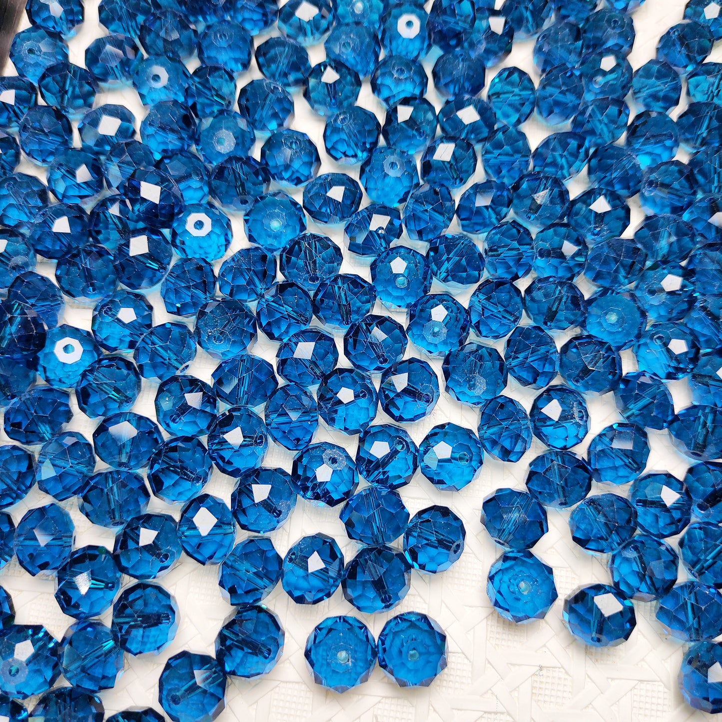 [176] Crystal Blue Flat Beads