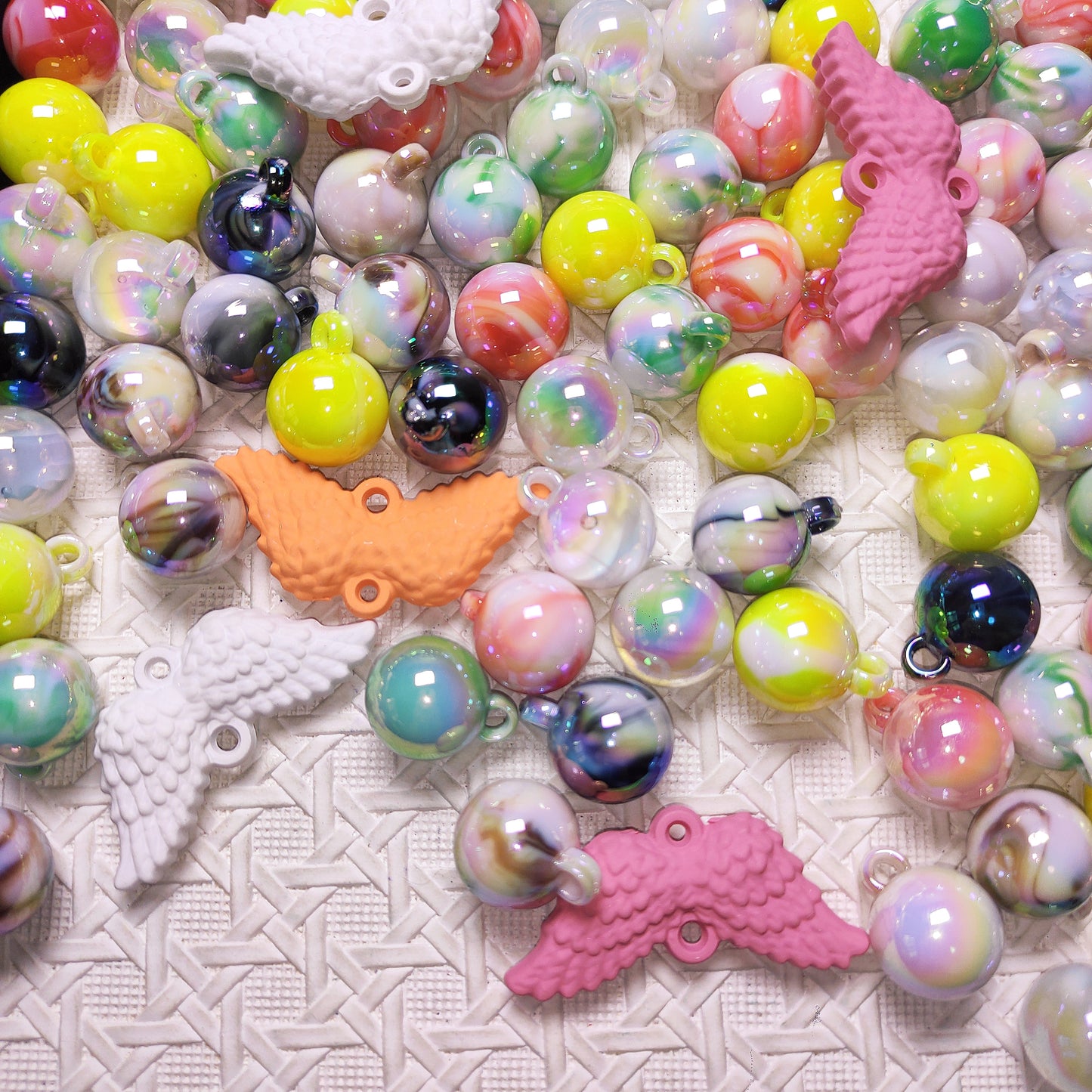 [244] Rainbow Bubble Ball with Wing Pendats