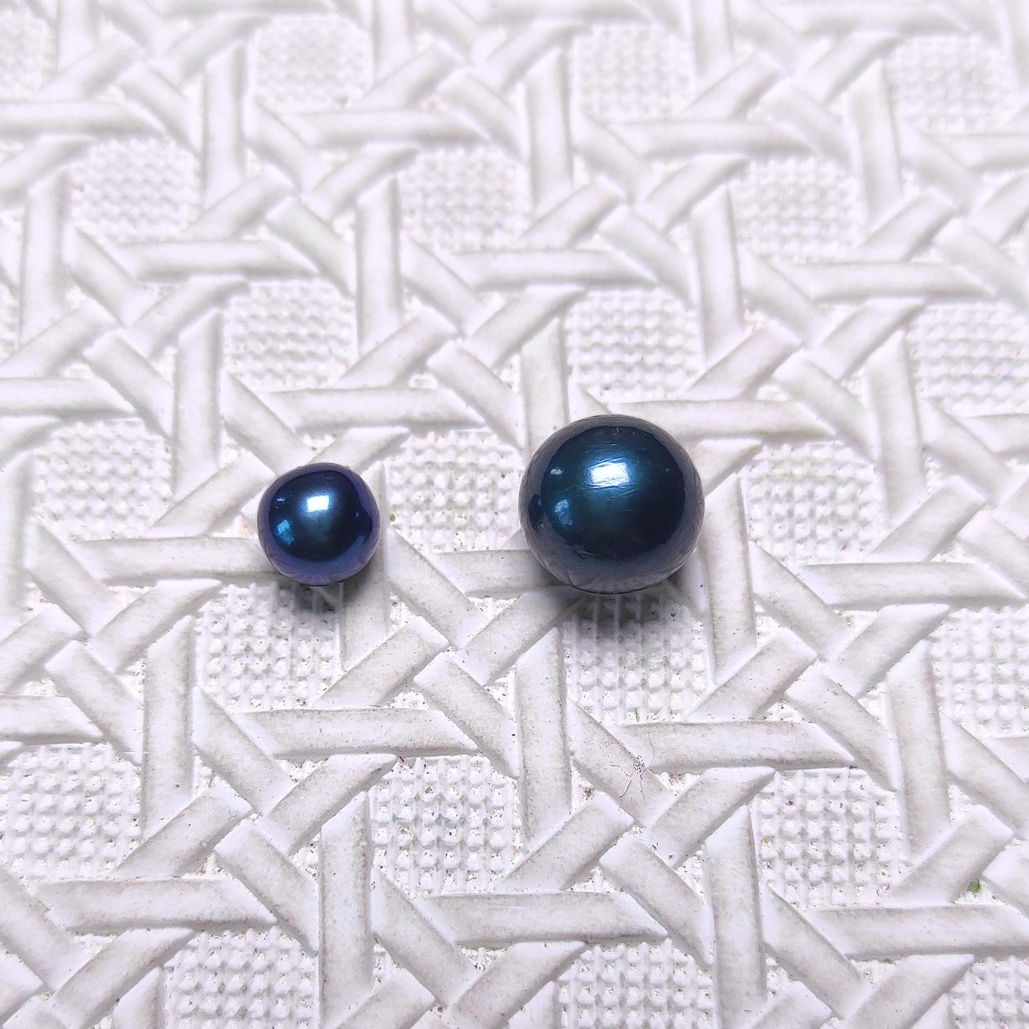 [267] Black Tahitian pearl