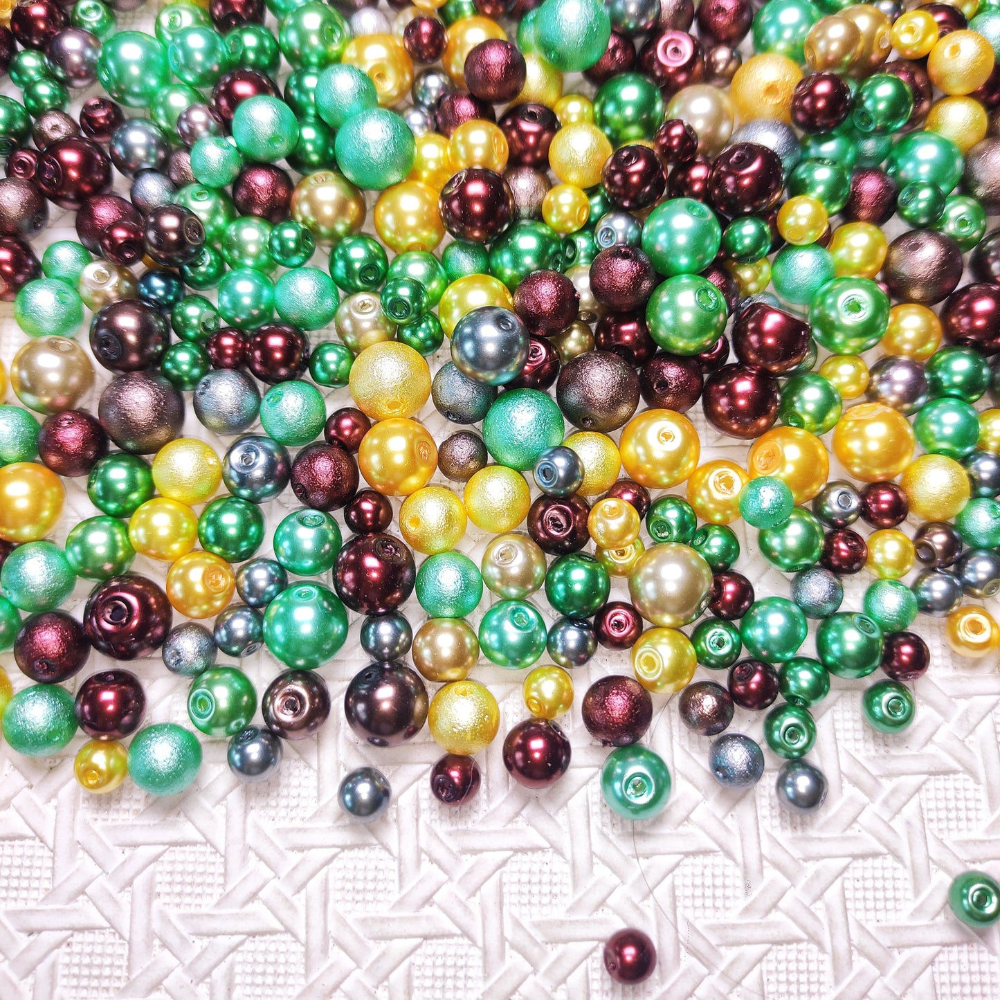 [269] Xmas Metallic Glass Pearl 6-10mm