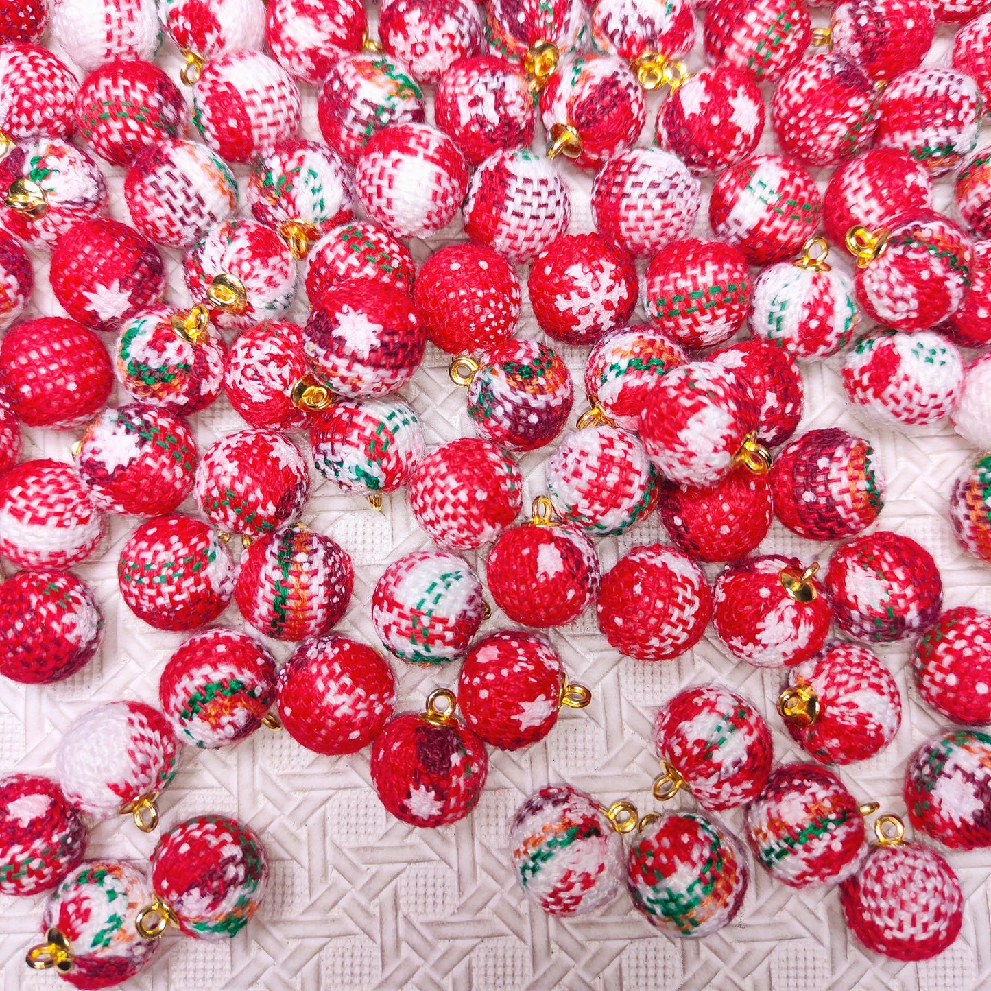 [303] Xmas Plaid Yarn Ball Pendant 15mm